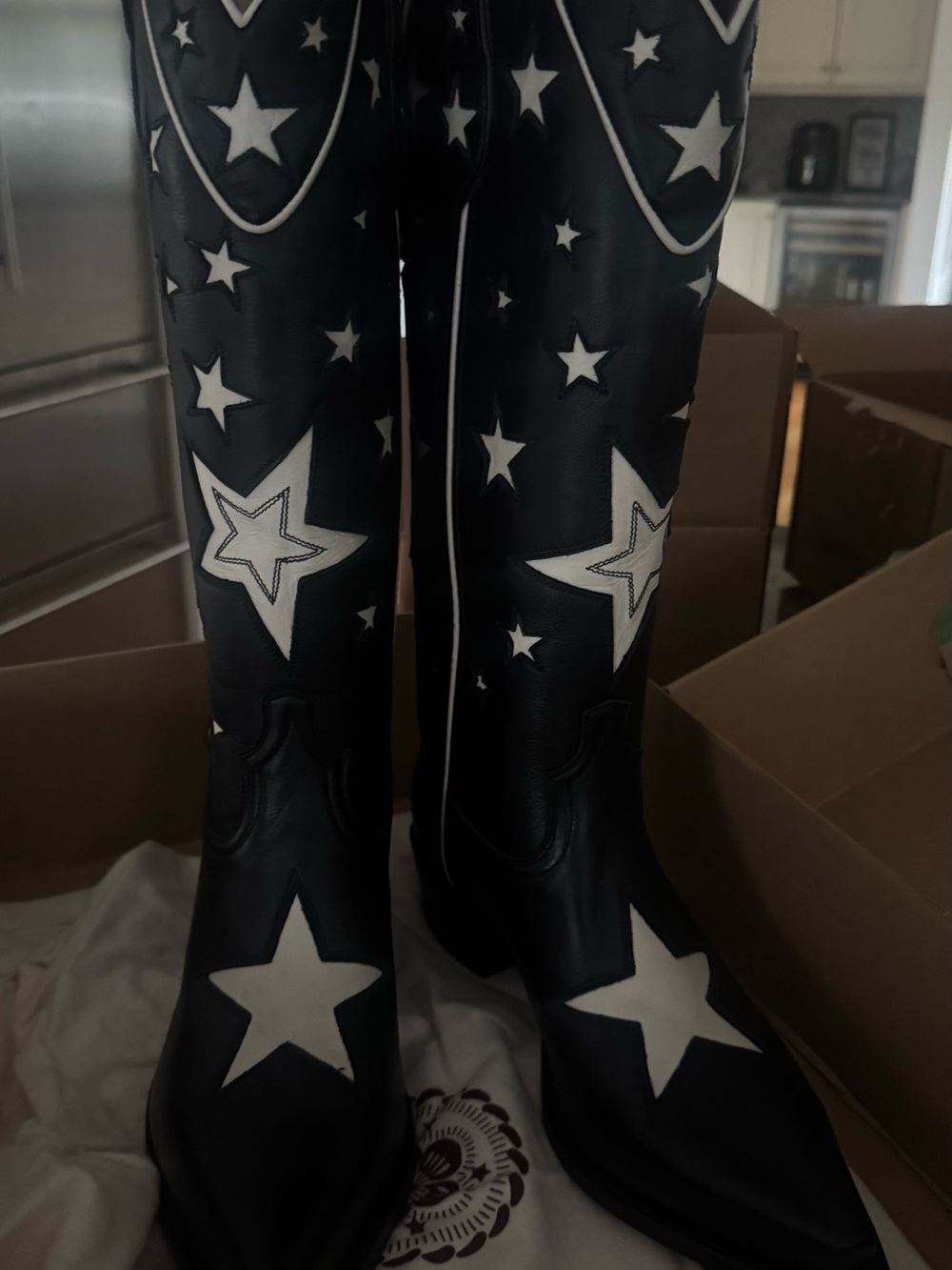 Women’s Black Ranch Road  Cowboy Boots w/ enlayed white stars size 9.5